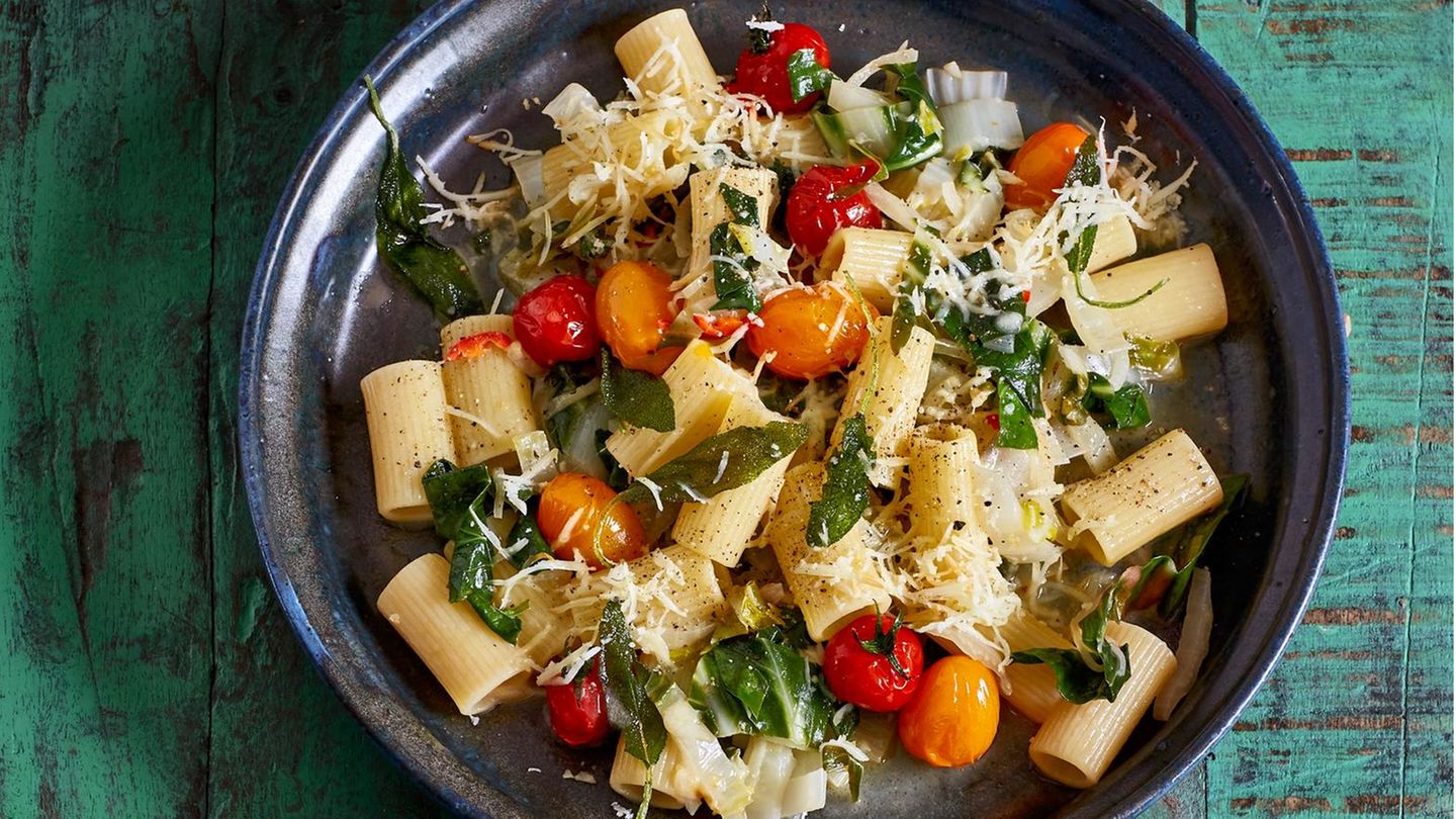 Nudeln mit Mangold und Scamorza Rezept - [ESSEN UND TRINKEN]
