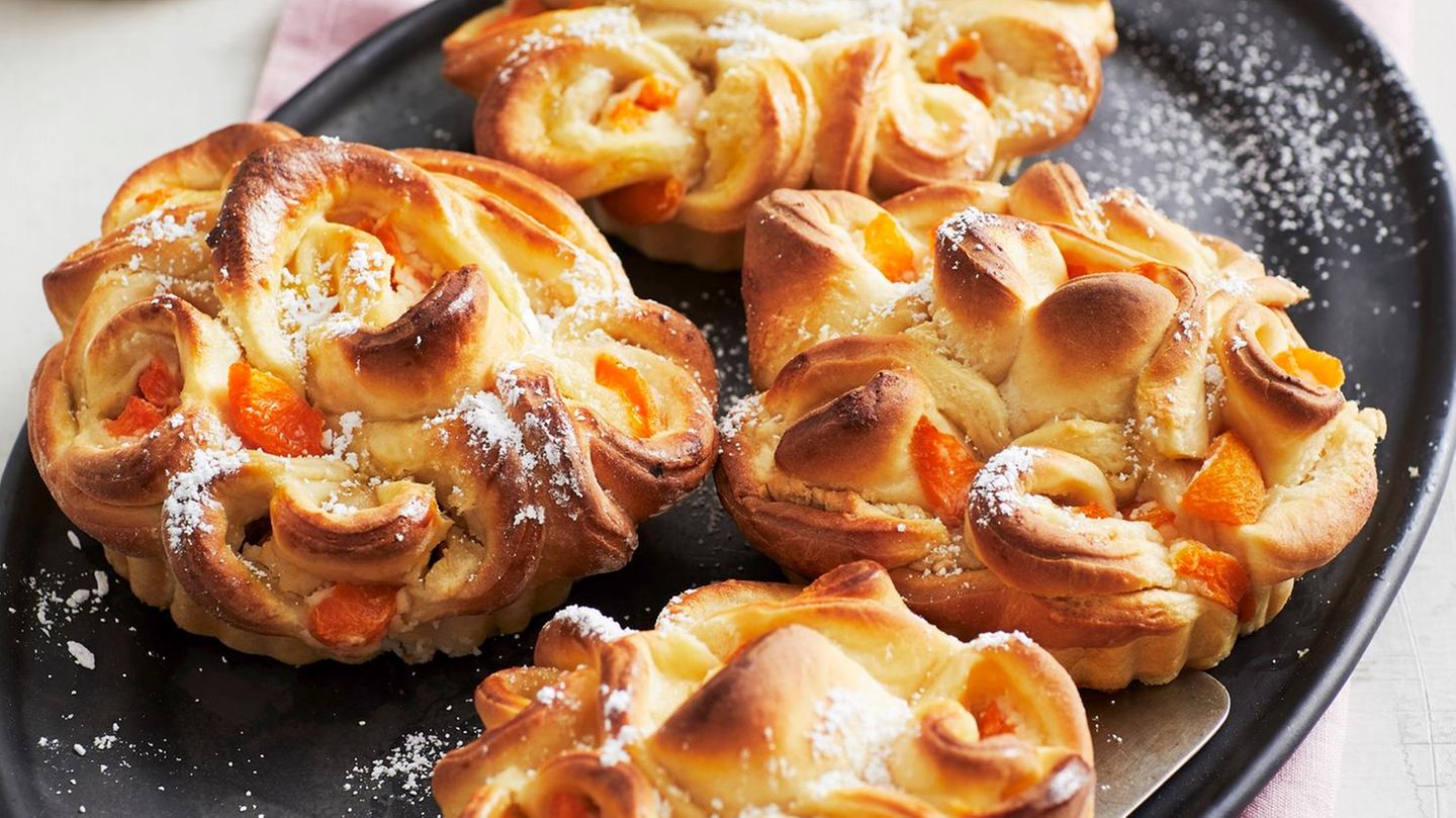 Marzipan-Aprikosen-Rosen-Tartelettes Rezept - [ESSEN UND TRINKEN]
