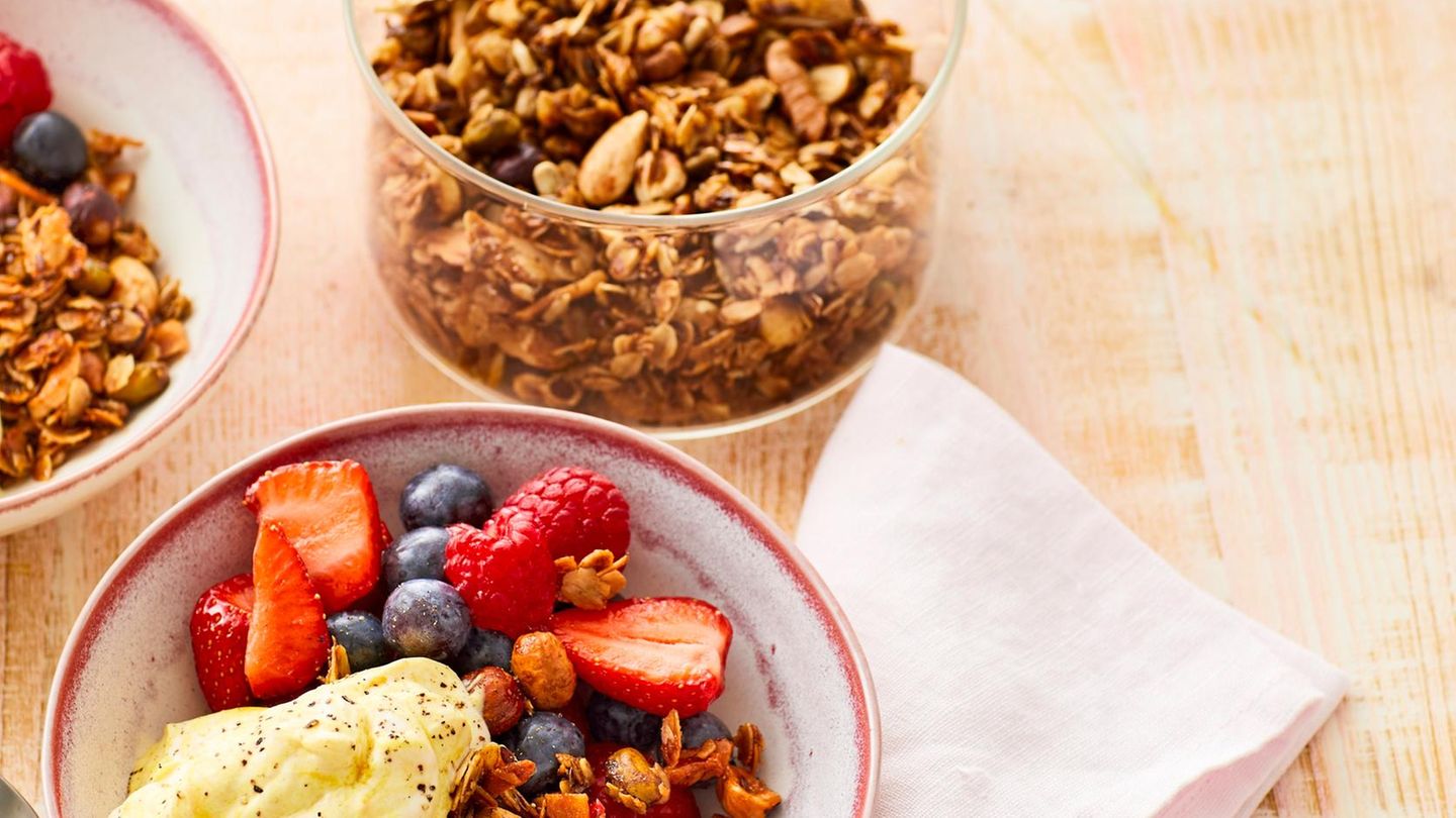 GranolaBeerenMüsli Rezept [ESSEN UND TRINKEN]