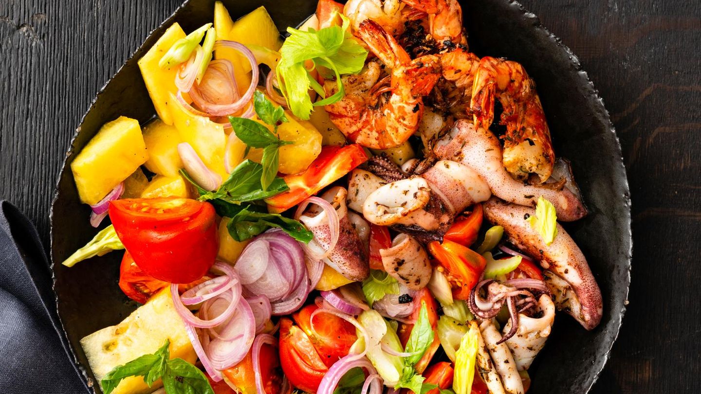 Tomaten-Melonen-Salat und Meeresfrüchte Rezept