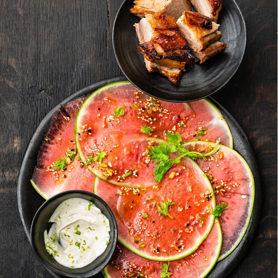 Schweinebauch mit marinierten Melonen