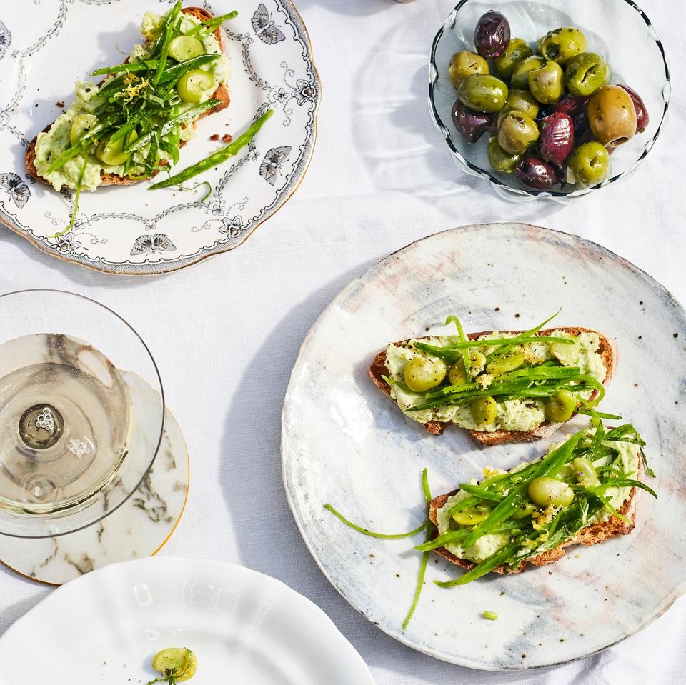 Bruschetta mit Bohnen-Ricotta-Creme und Minze