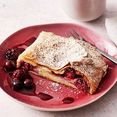 Brombeer-Topfenstrudel vom Blech
