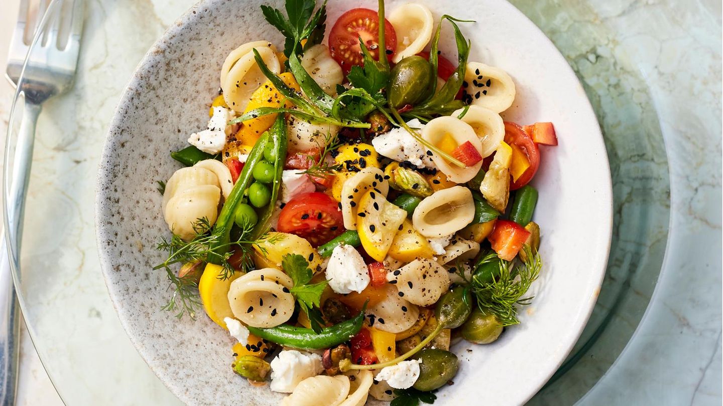 Mediterraner Nudelsalat für 6 Personen