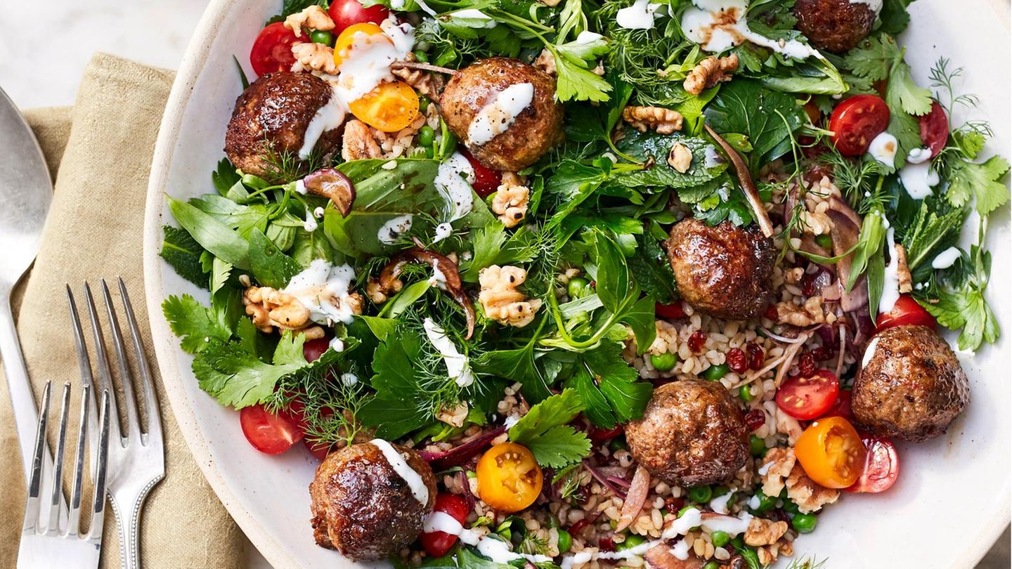 Bulgursalat mit Hackbällchen Rezept