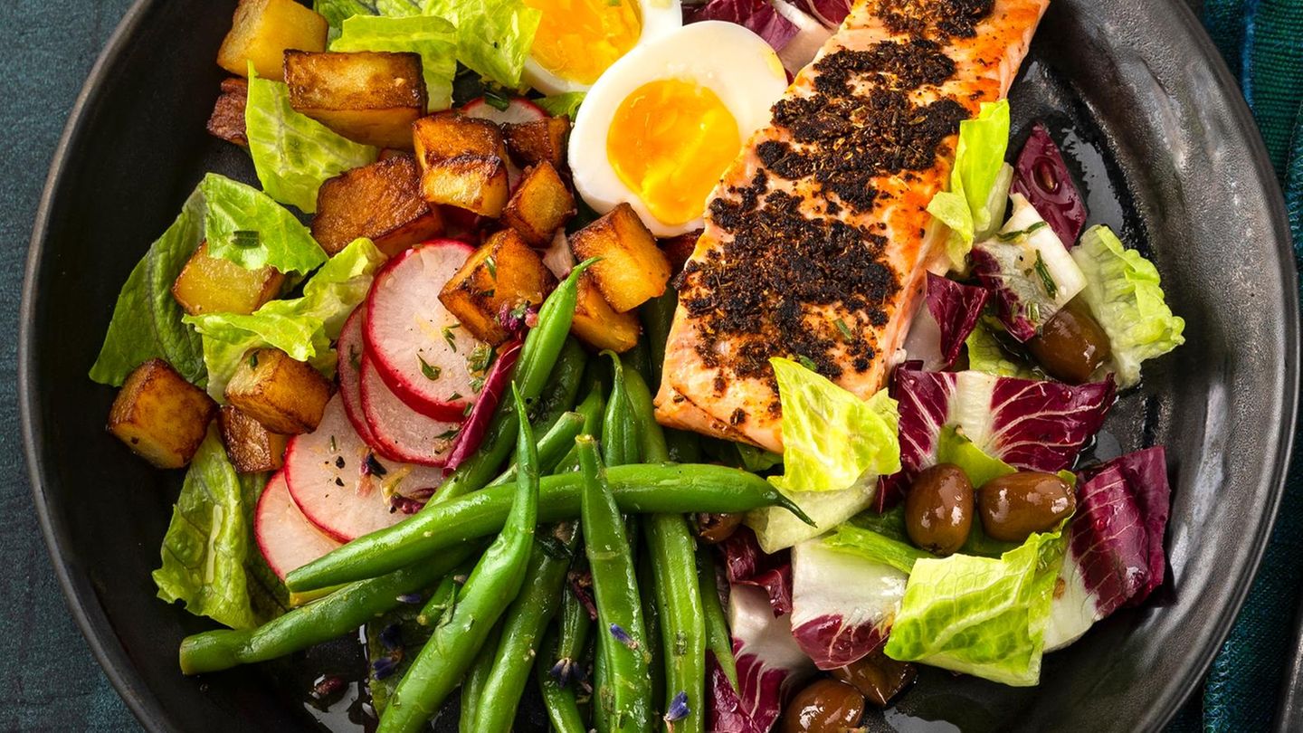 Nizza-Salat mit blackened Lachs Rezept
