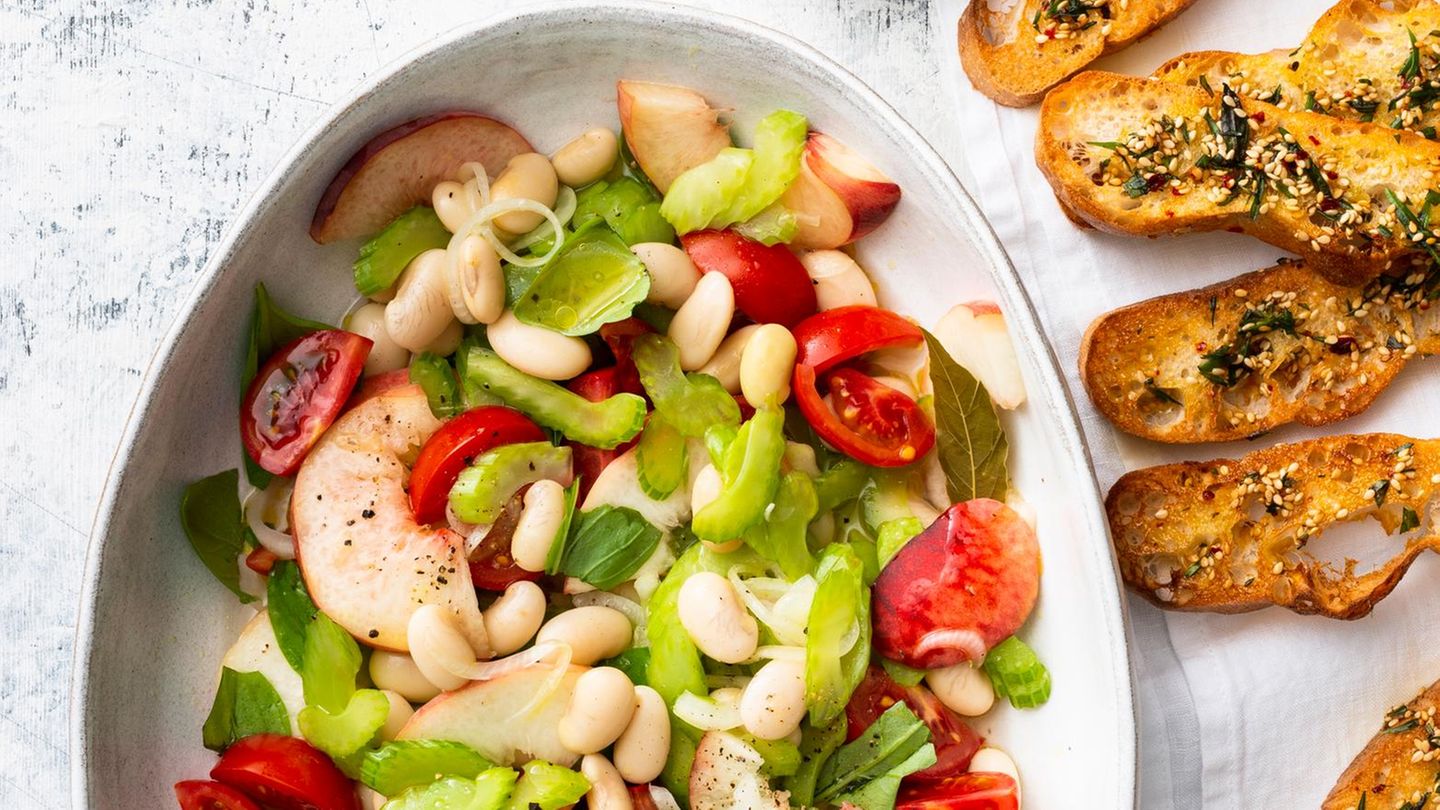 Pfirsich-Staudensellerie-Salat mit Palbohnen Rezept