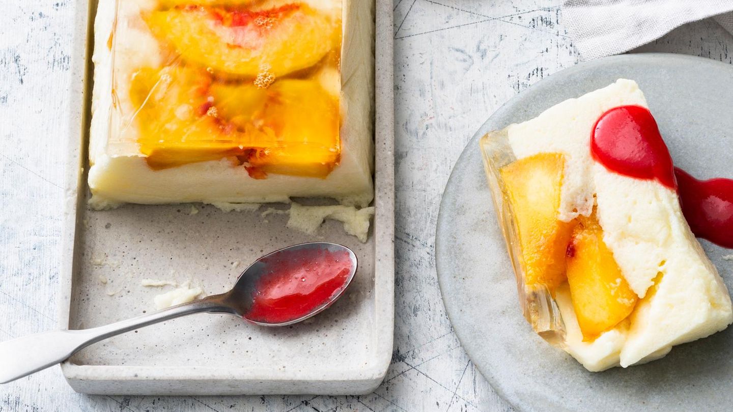 Pfirsiche in Gelee auf Gewürztraminer-Mousse Rezept