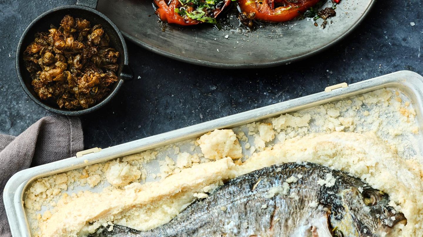 Dorade in der Salzkruste mit gegrillten Ochsenherztomaten Rezept ...