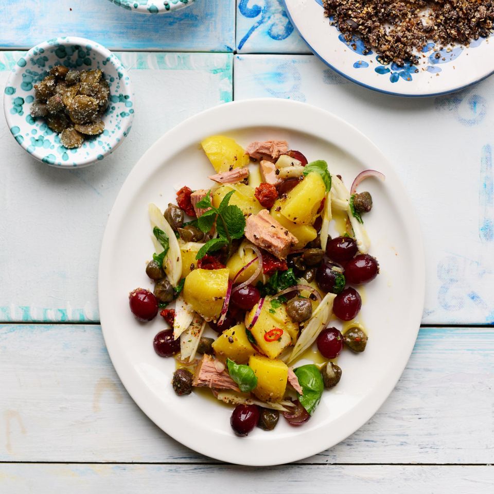 Kartoffelsalat mit Kapern, Thunfisch und Olivenbrösel von Cettina Vicenzino