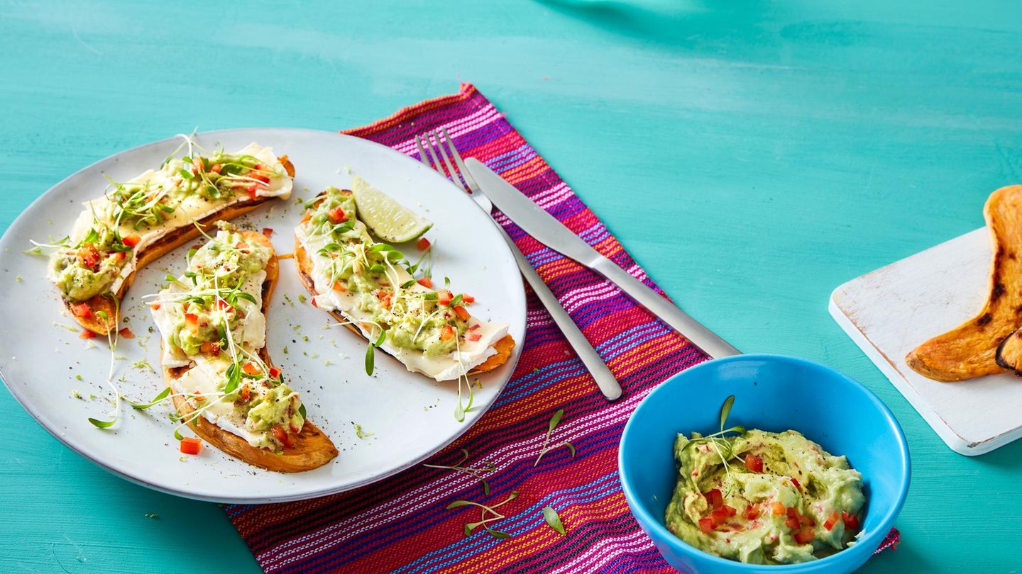 Süßkartoffel-Toast mit Camembert und Guacamole Rezept