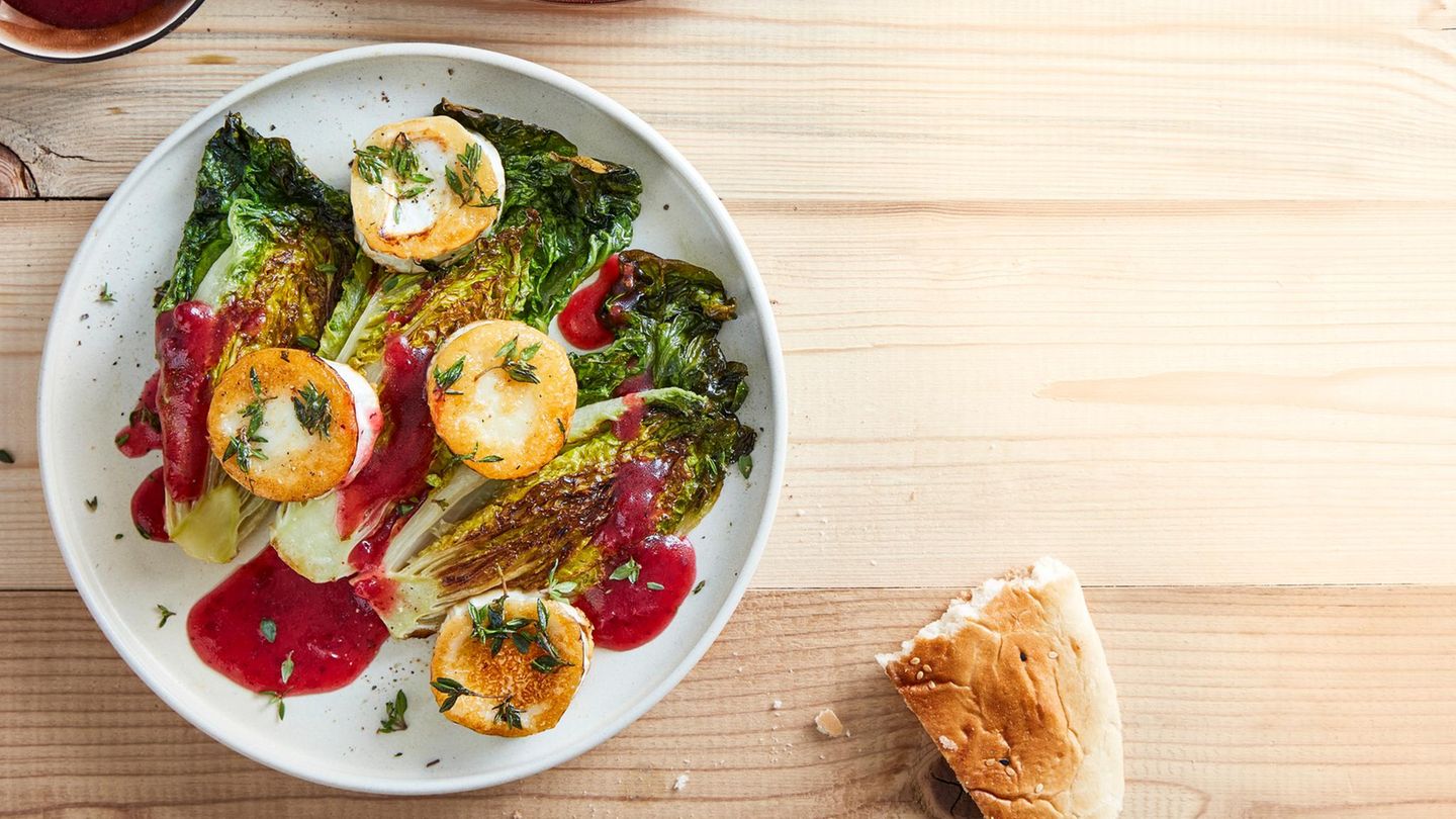 Gebratener Römersalat mit Ziegenkäse Rezept