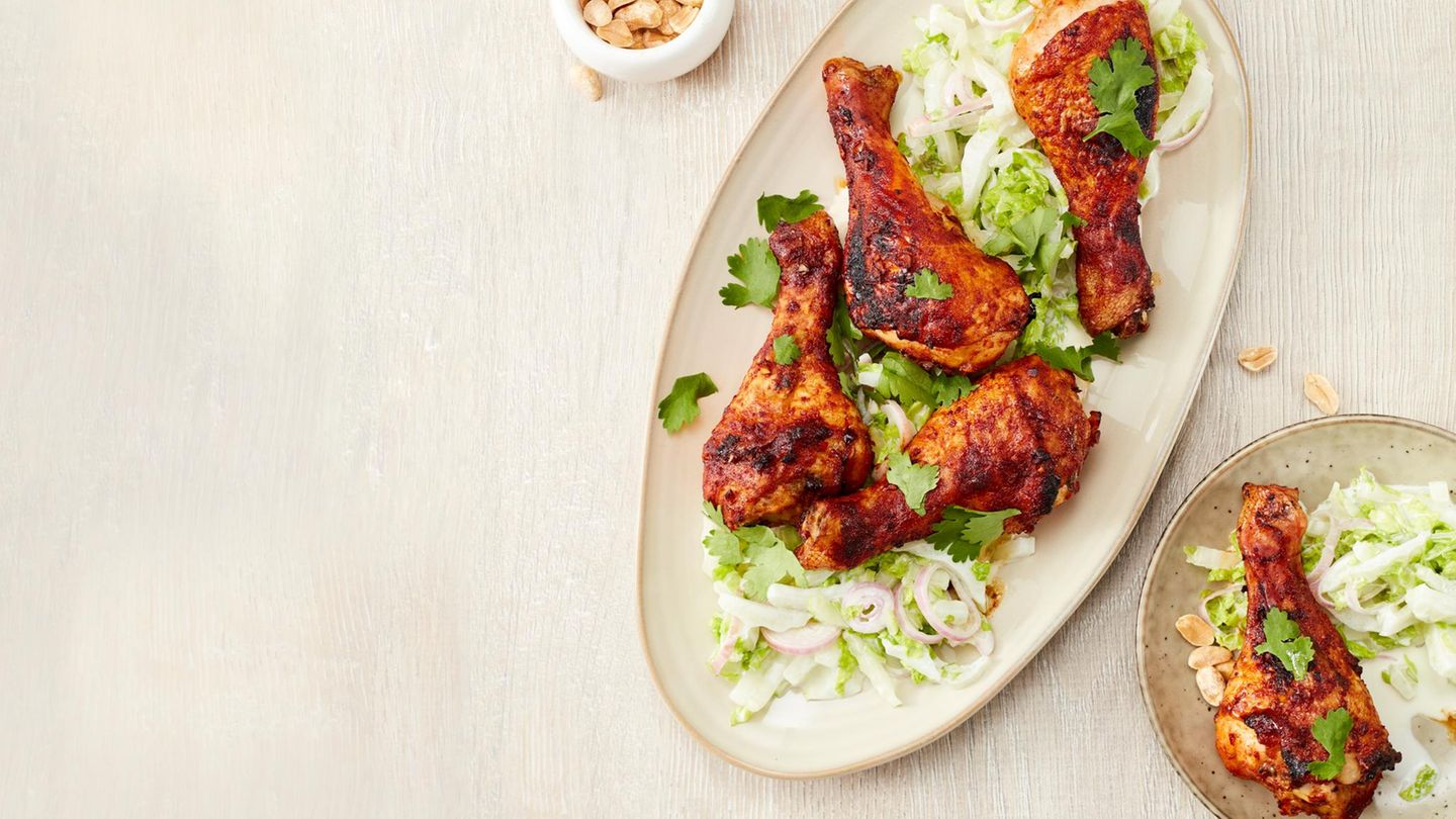 Drumsticks mit Chinakohlalat Rezept - [ESSEN UND TRINKEN]