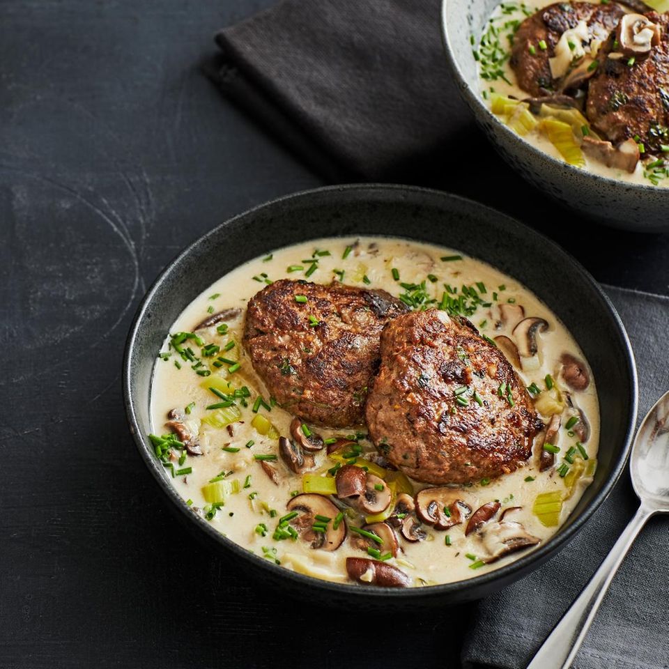 Buletten mit Pilzrahm: Thermomix ® Rezept - [ESSEN UND TRINKEN]