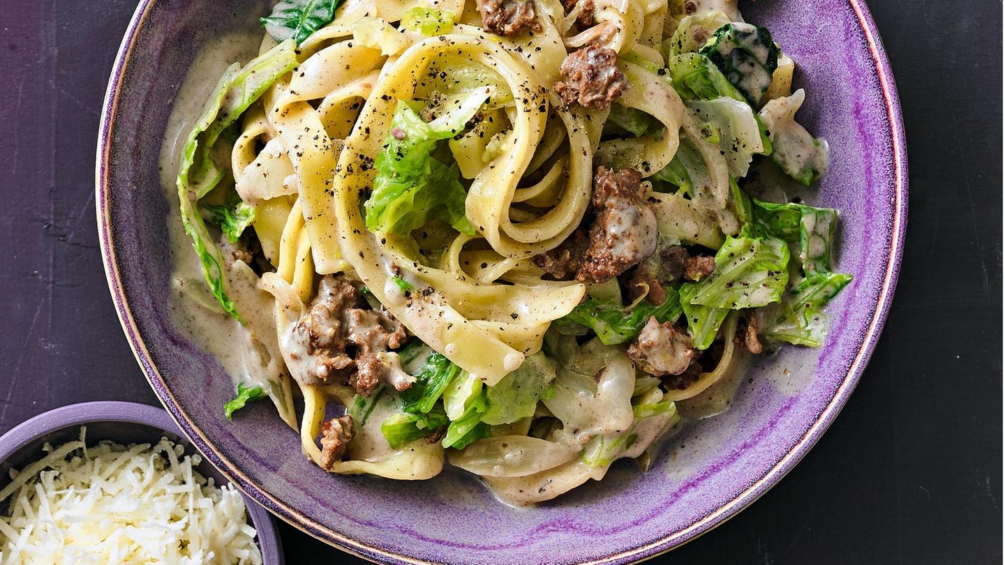 Wirsing-Hack-Pasta: Rezept