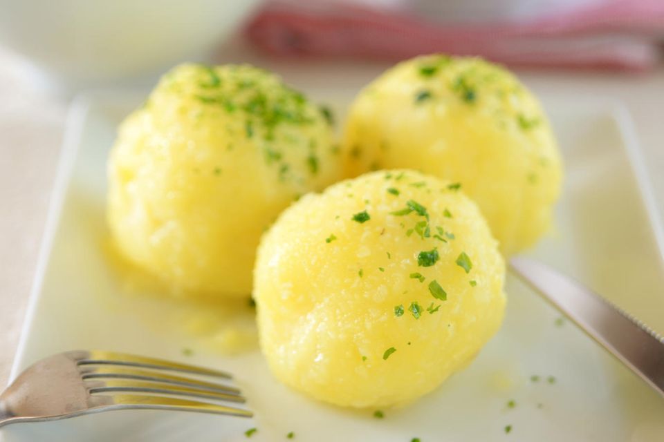 Windbeutel-Torte mit Himbeeren: tolles Rezept - [ESSEN UND TRINKEN]