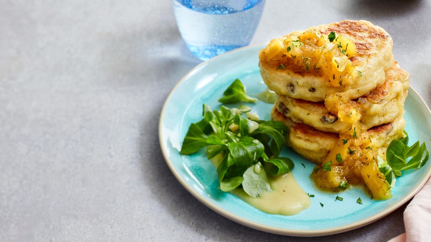 Kartoffelküchlein mit Feldsalat Rezept - [ESSEN UND TRINKEN]