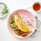 Schaum-Omeletts mit Avocado und Lachs