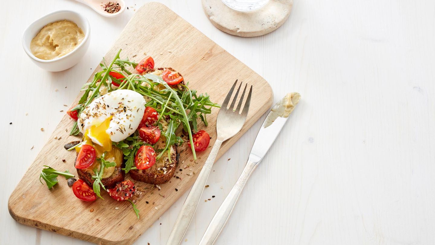 Kürbisbrot mit Cashew-Aufstrich und Ei Rezept