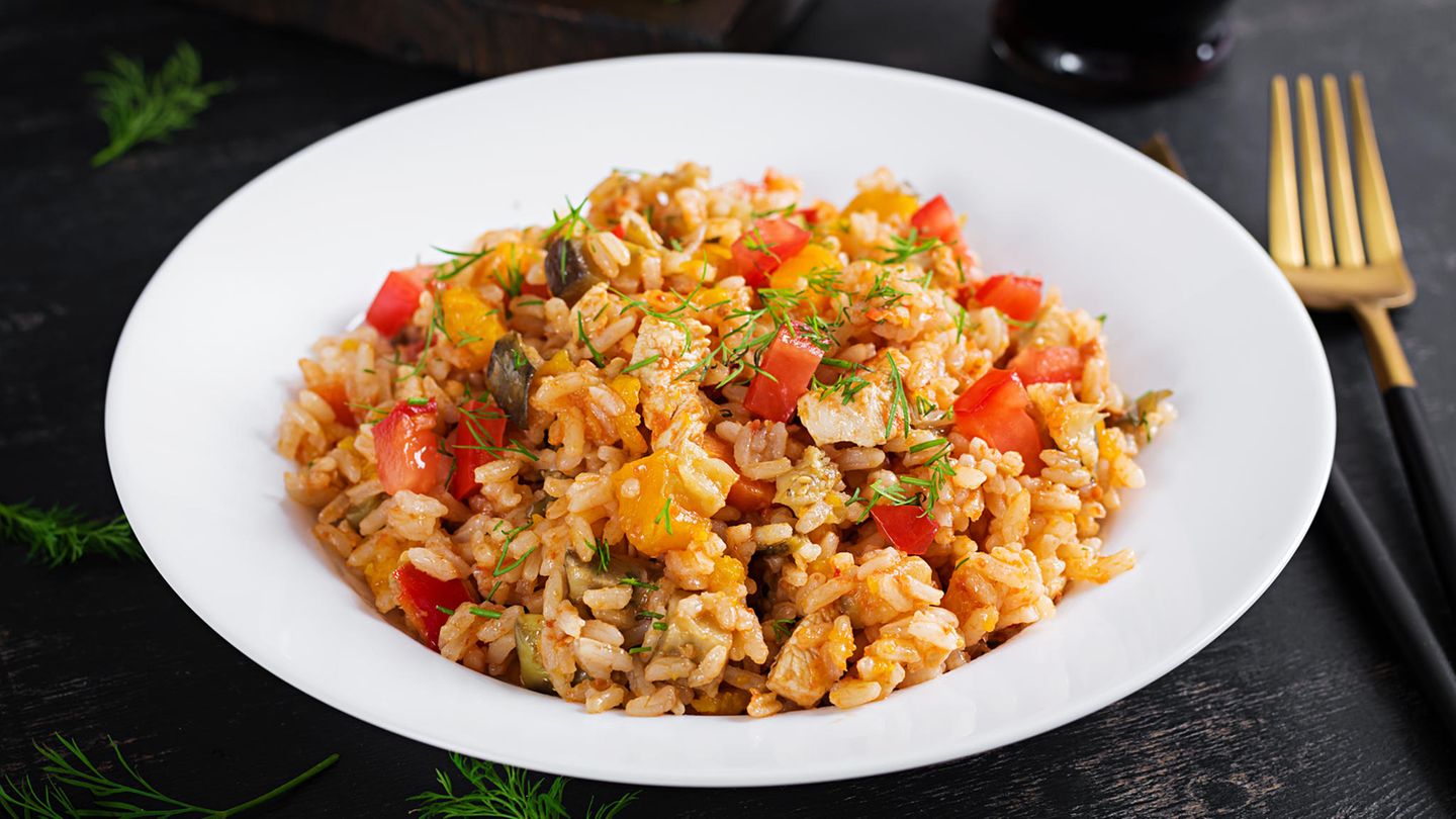Paprikapfanne mit Reis: schnelles Rezept - [ESSEN UND TRINKEN]