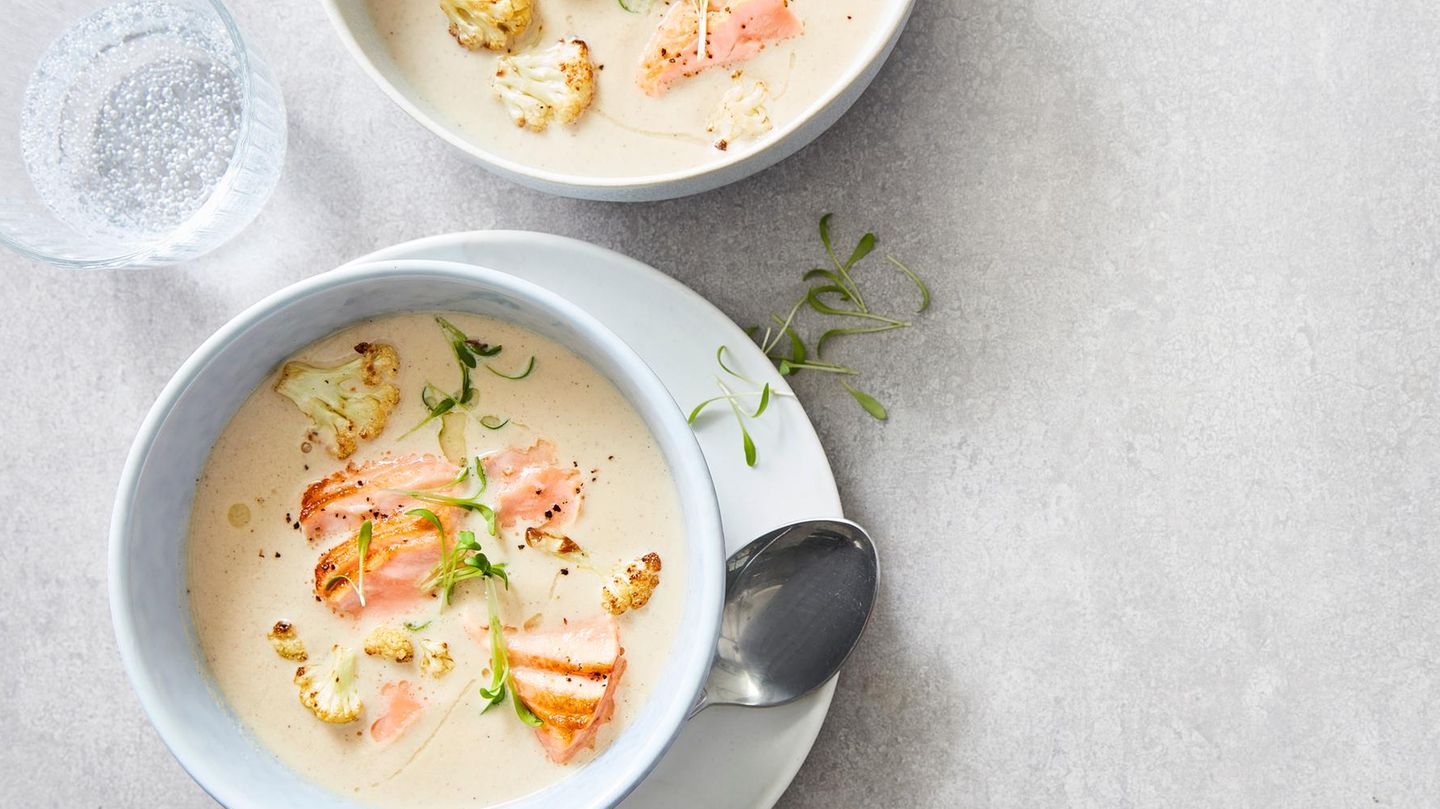 Geröstete Blumenkohlsuppe mit Lachs Rezept