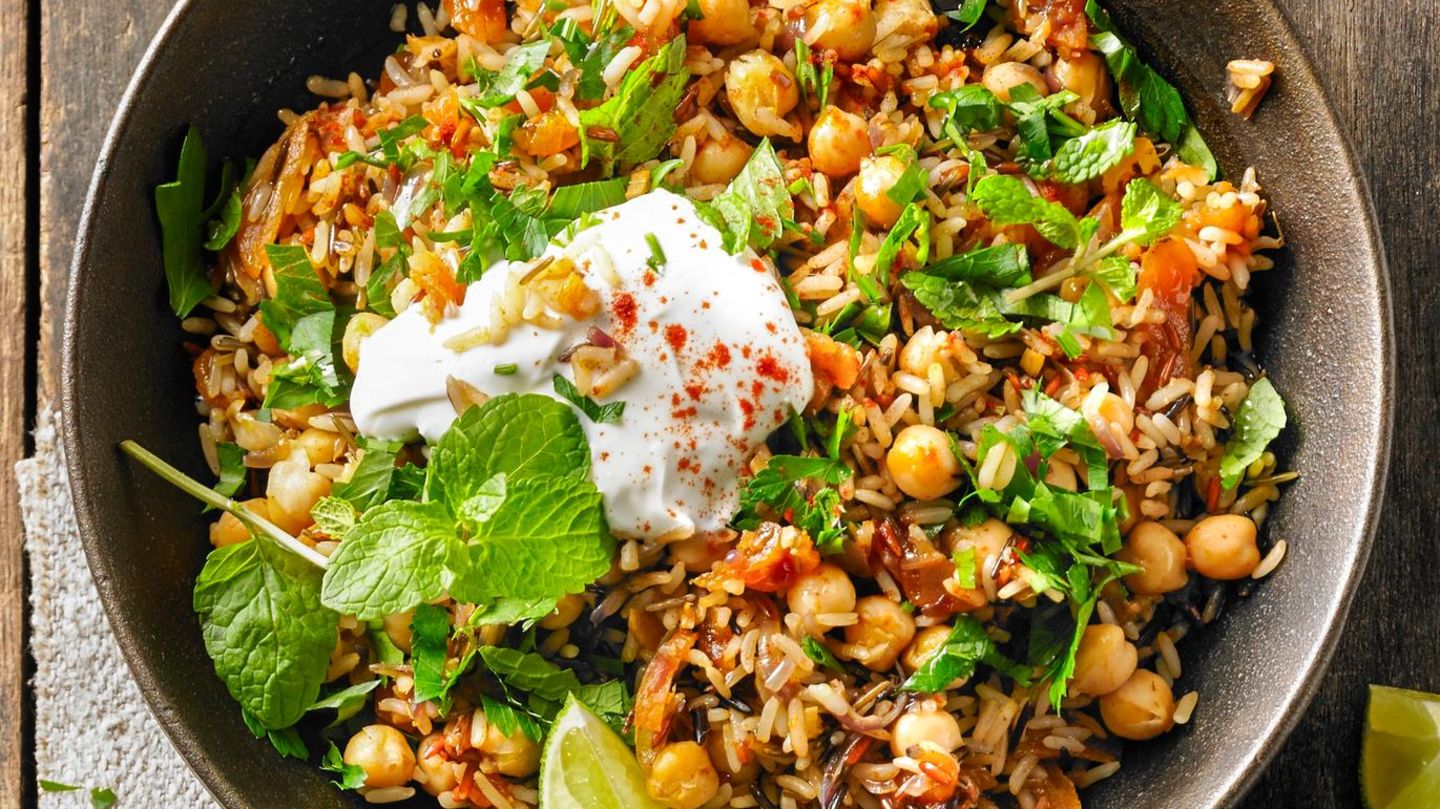 Scharfer Bratreis mit Kichererbsen Rezept