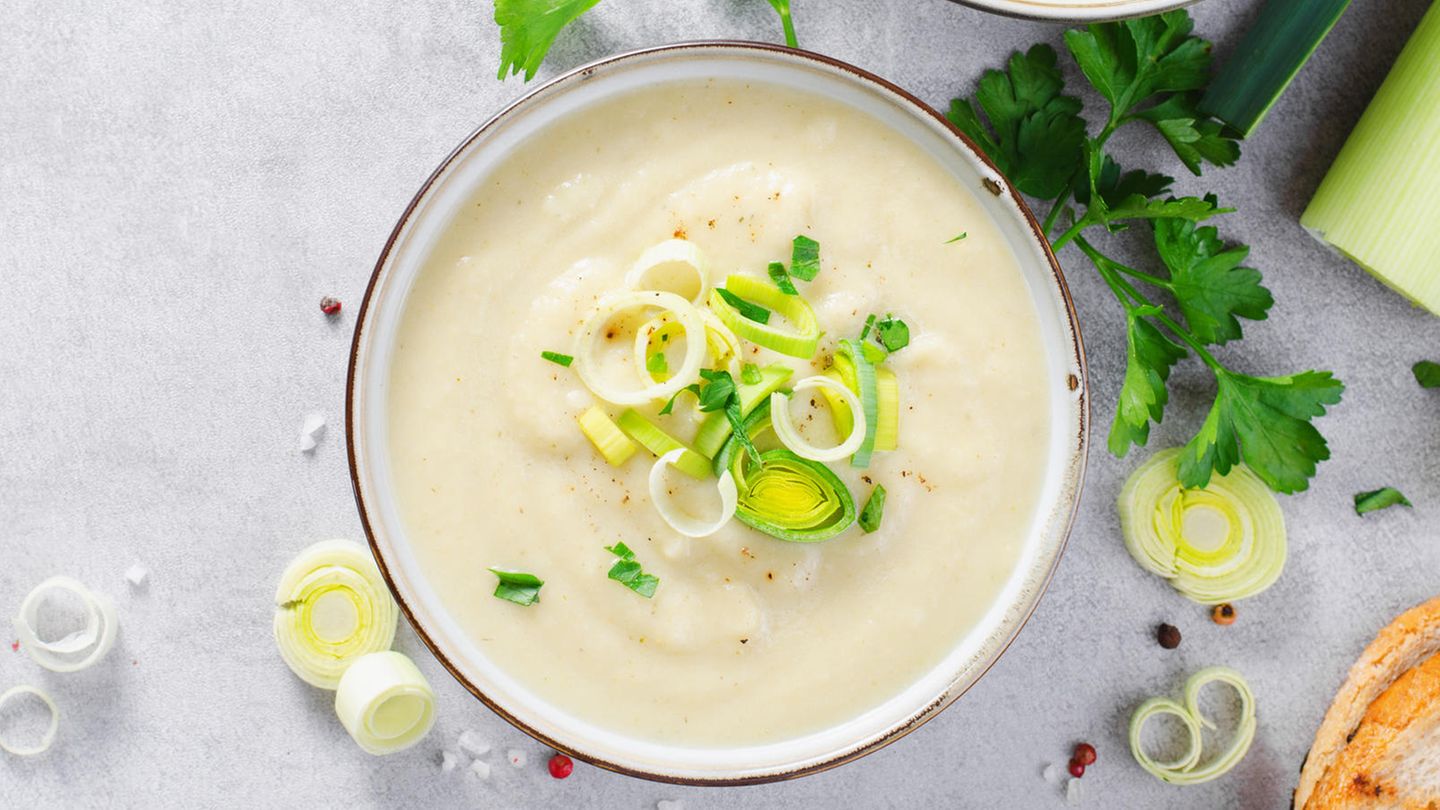 Porree-Suppe: Rezept für würzigen Genuss - [ESSEN UND TRINKEN]