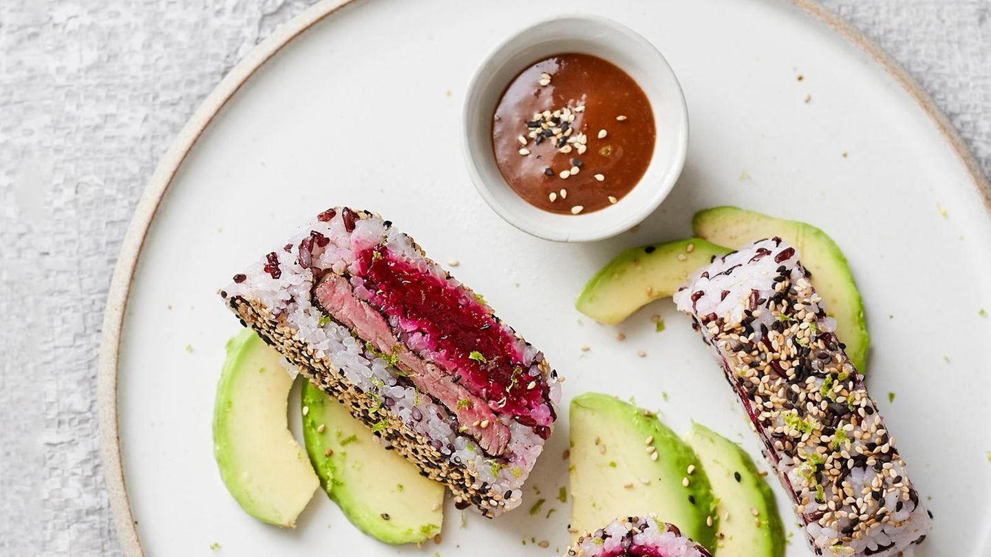 Sushi-Terrine mit Pflaumen-Ingwer-Sauce Rezept - [ESSEN UND TRINKEN]
