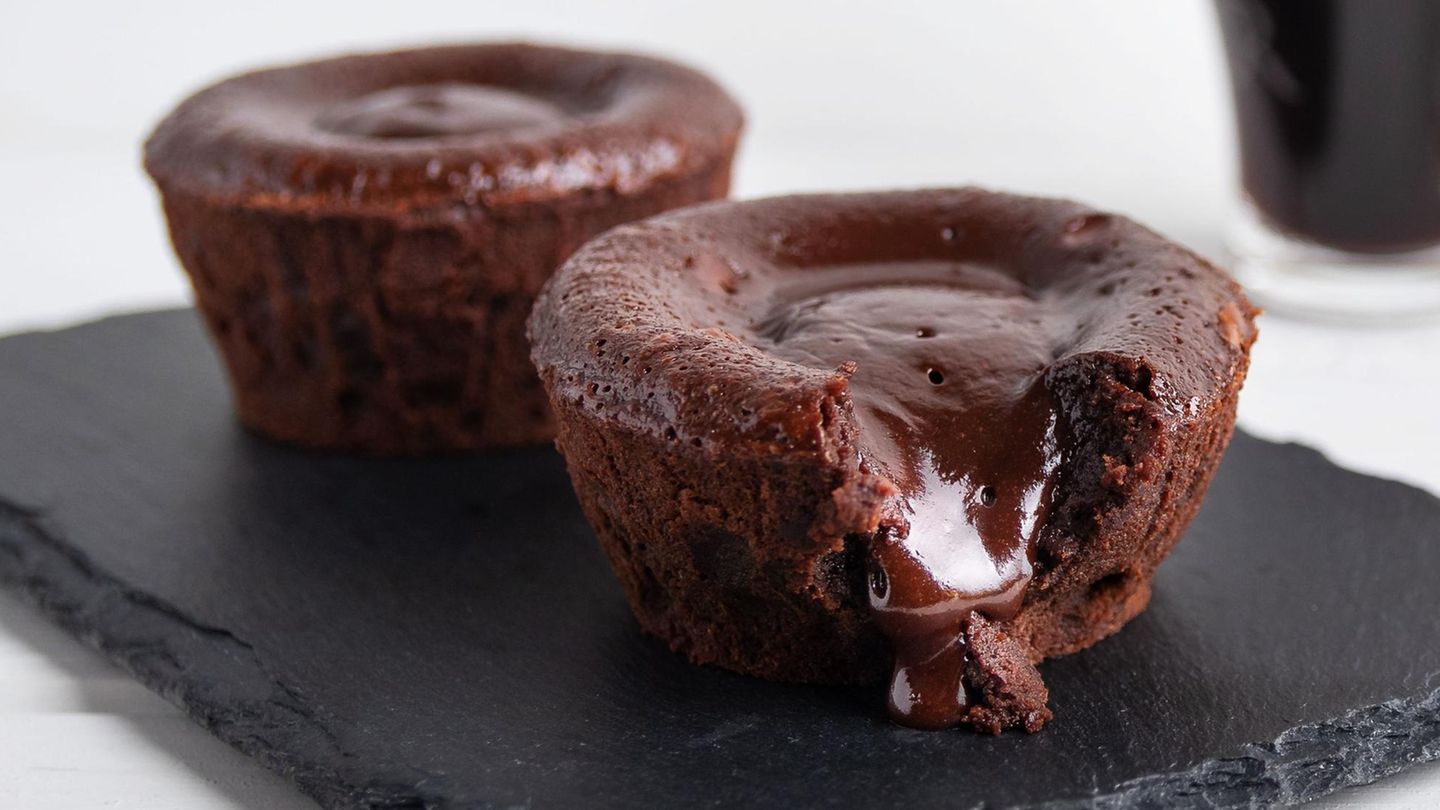 Lava cake mit flüssigem Kern: schnell und einfach
