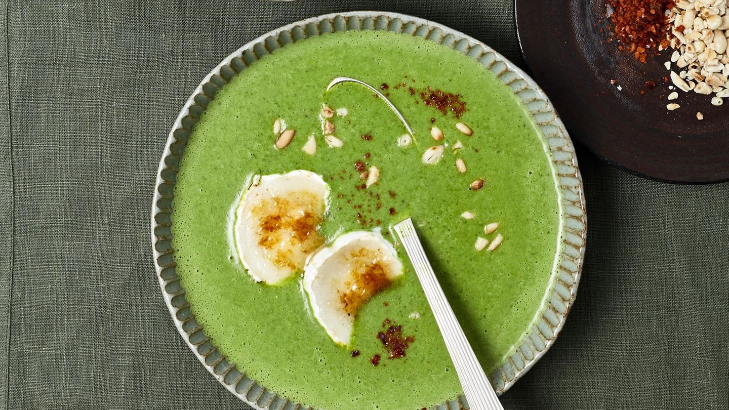 Grünkohlsuppe mit Ziegenkäse Rezept