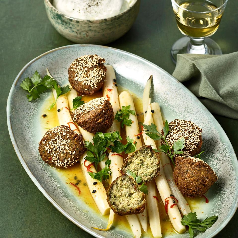 Linsen-Falafeln mit Passionsfrucht-Schwarzwurzel-Gemüse Rezept - [ESSEN ...