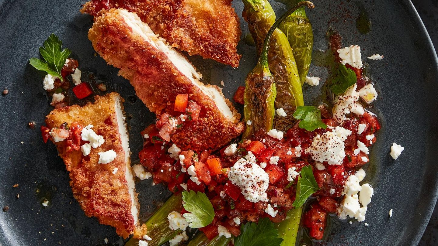 Hähnchenschnitzel mit Tomaten-Paprika-Dip Rezept - [ESSEN UND TRINKEN]