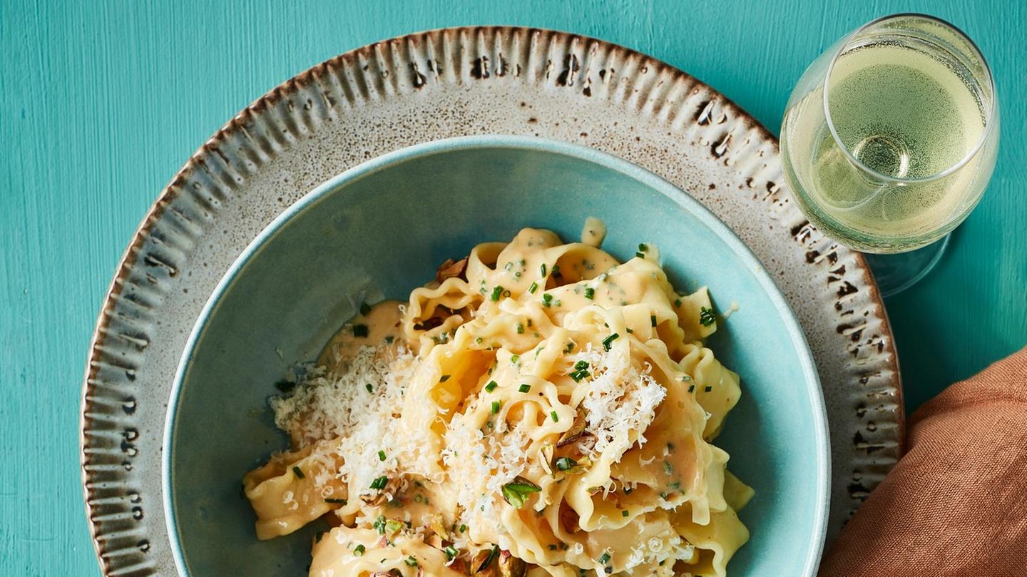 Pasta al limone mit Pistazien und Pecorino Rezept [ESSEN UND TRINKEN]