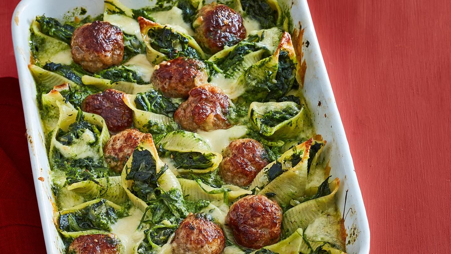 Spinat-Nudel-Auflauf mit Hackbällchen Rezept - [ESSEN UND TRINKEN]