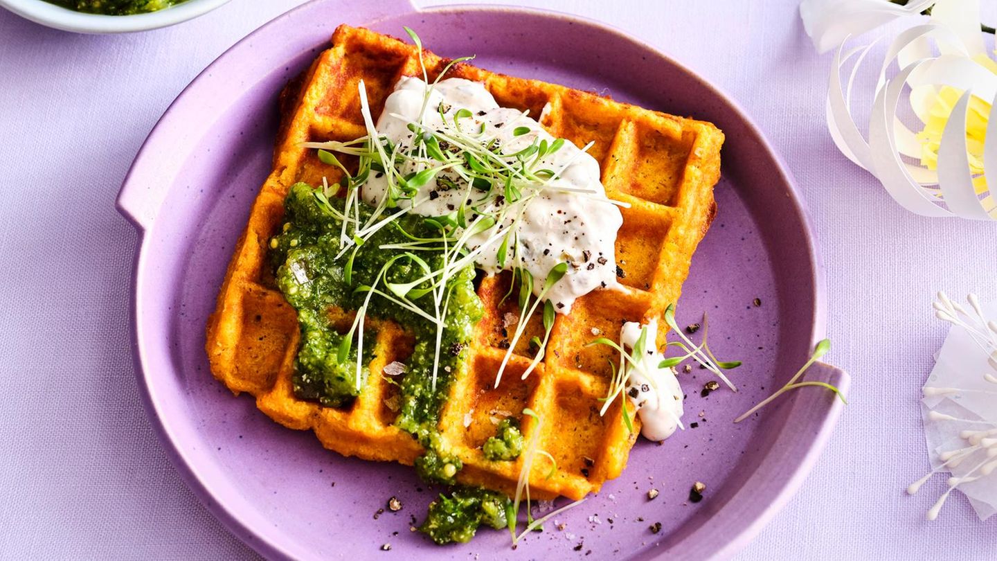 Möhren-Waffeln mit Anchovi-Creme und Gurken-Relish Rezept - [ESSEN UND ...