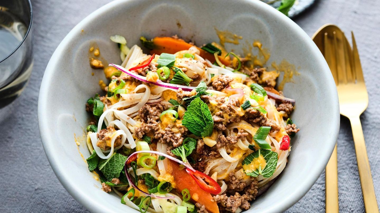 Mango-Reisnudeln mit Schweinehackfleisch Rezept