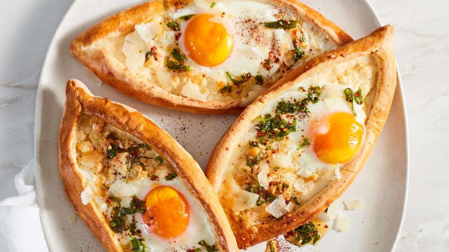 Khachapuri mit Mizuna-Salat Rezept