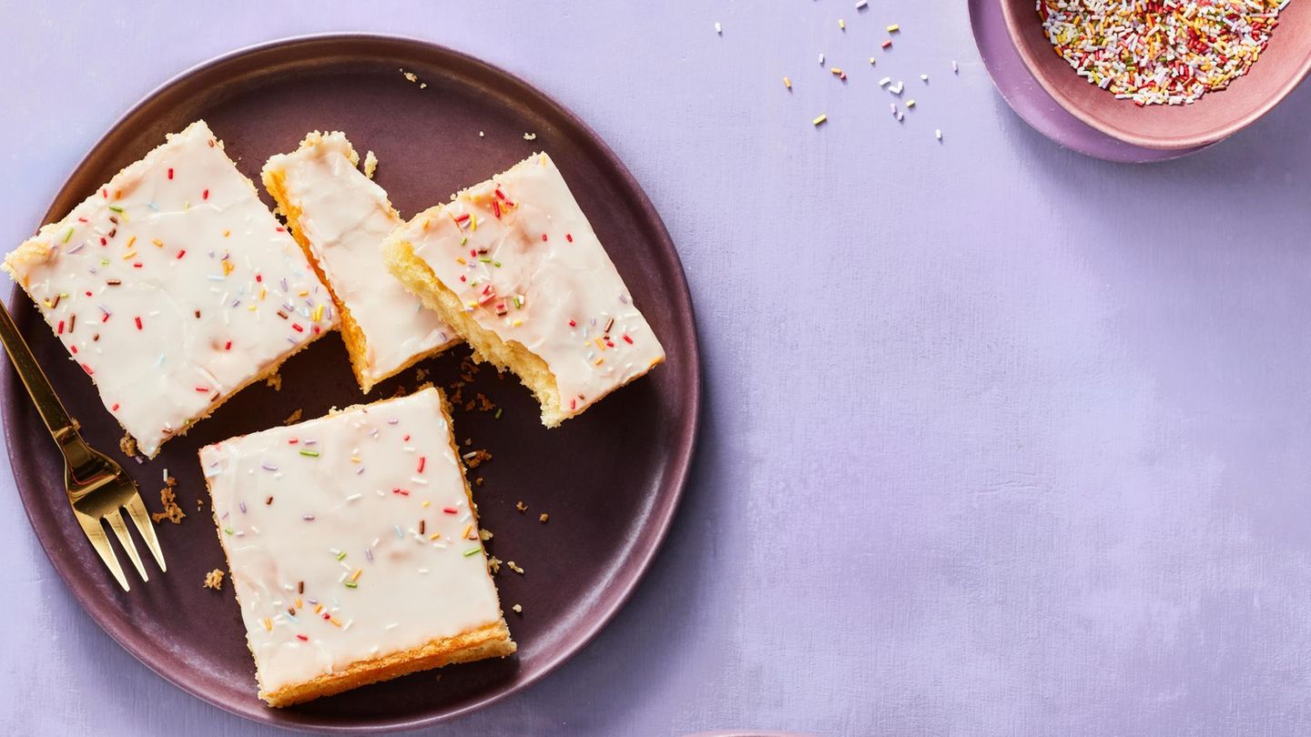 Zitronenkuchen mit bunten Streuseln Rezept