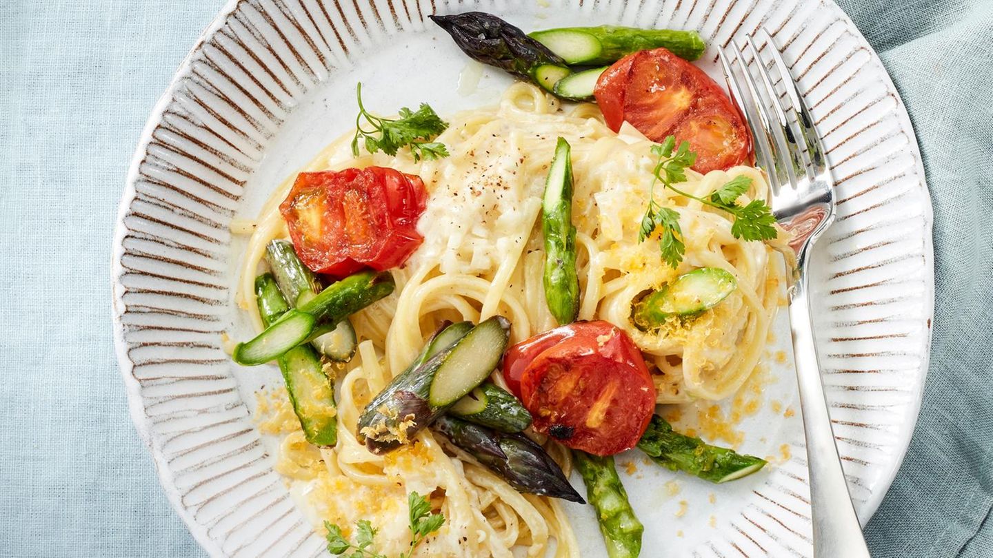 Linguine mit Spargel und gebeiztem Eigelb Rezept