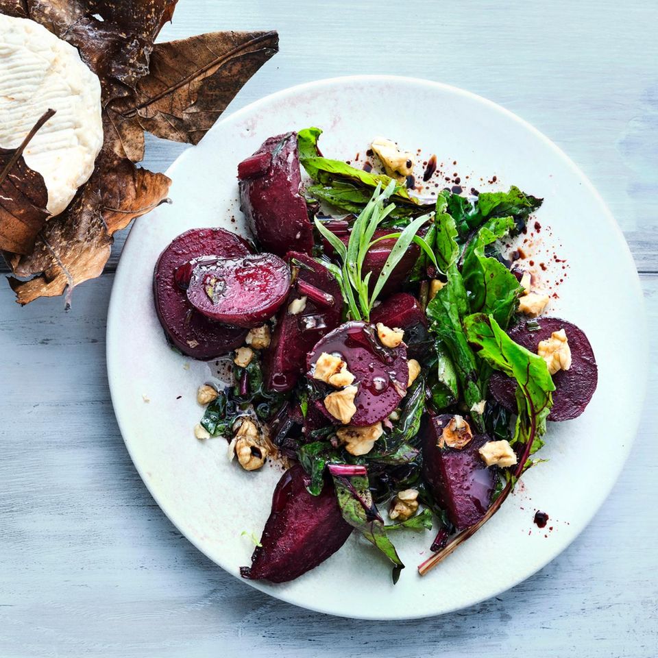 Rote-Bete-Salat mit Walnüssen und Ziegenkäse