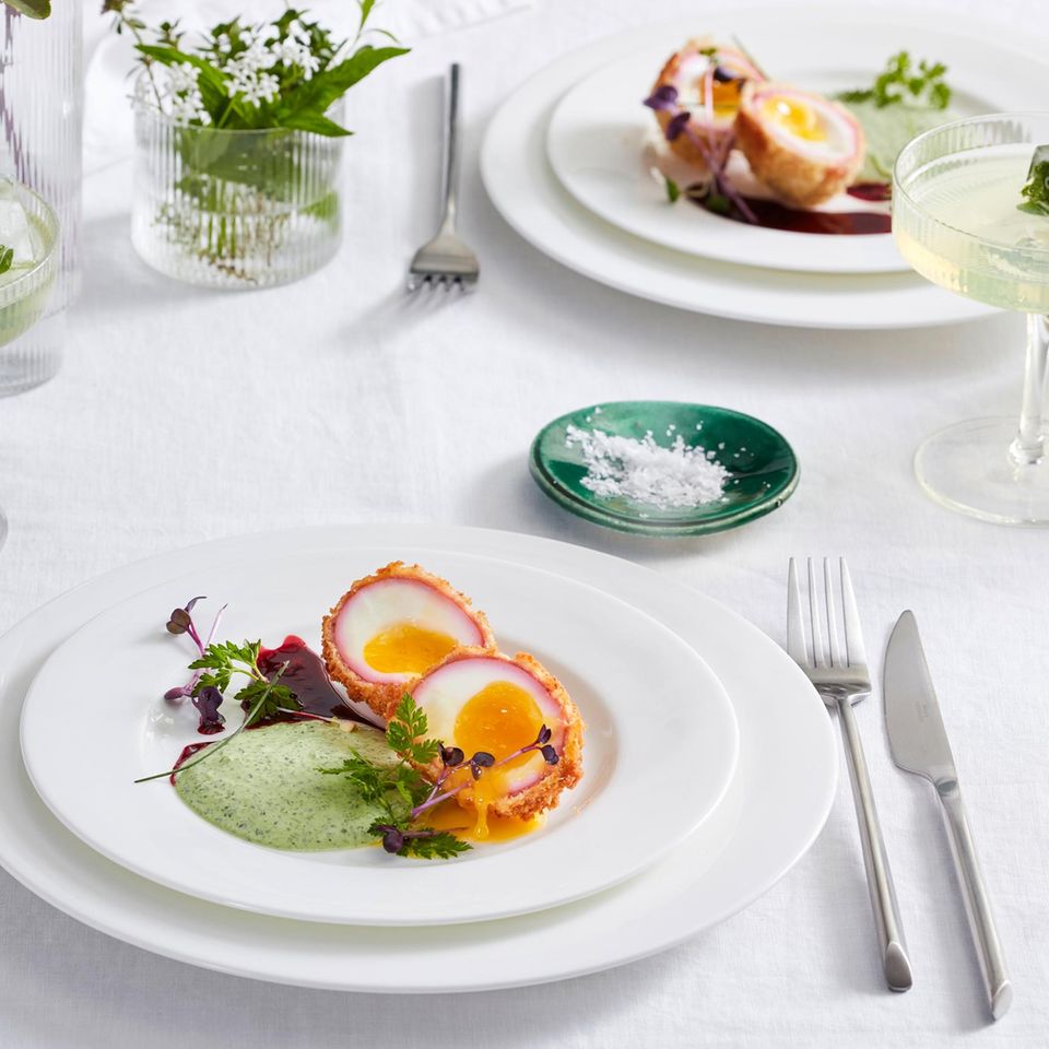 Fried Eggs mit grüner Sauce Rezept - [ESSEN UND TRINKEN]