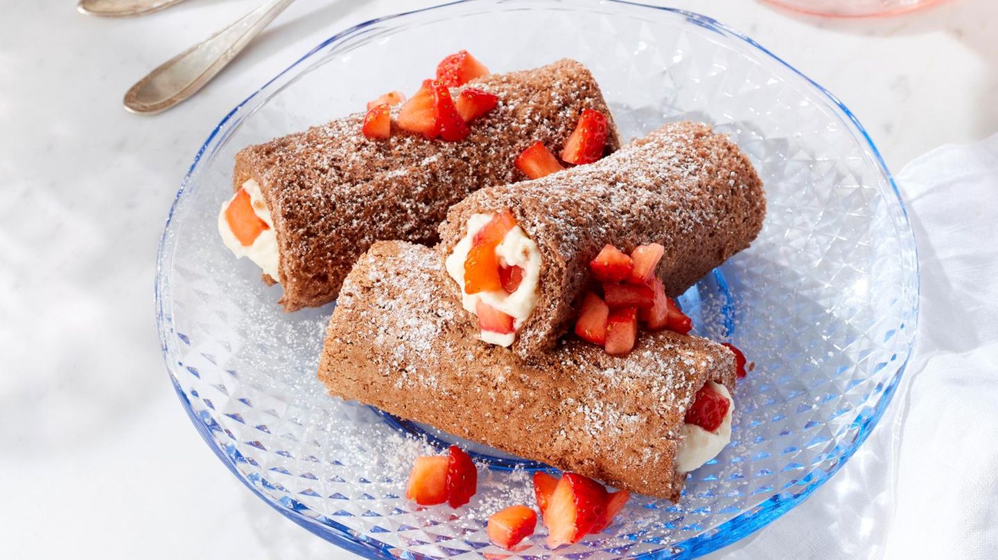 Mini-Biskuitrollen mit Erdbeer-Limetten-Creme Rezept - [ESSEN UND TRINKEN]