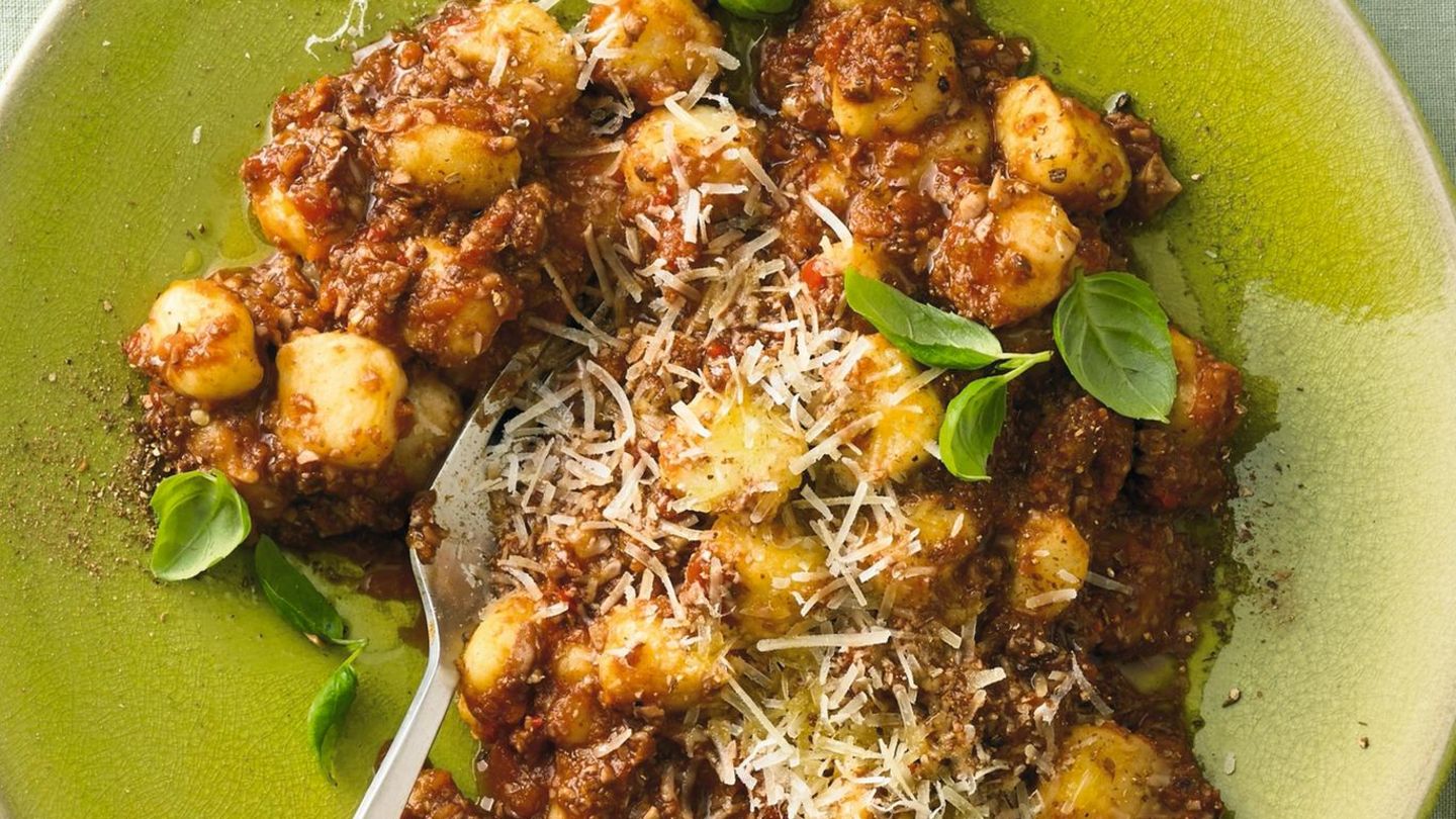 Die Queen aller Saucen in vegetarisch: Gnocchi mit Pilz-Bolognese ...