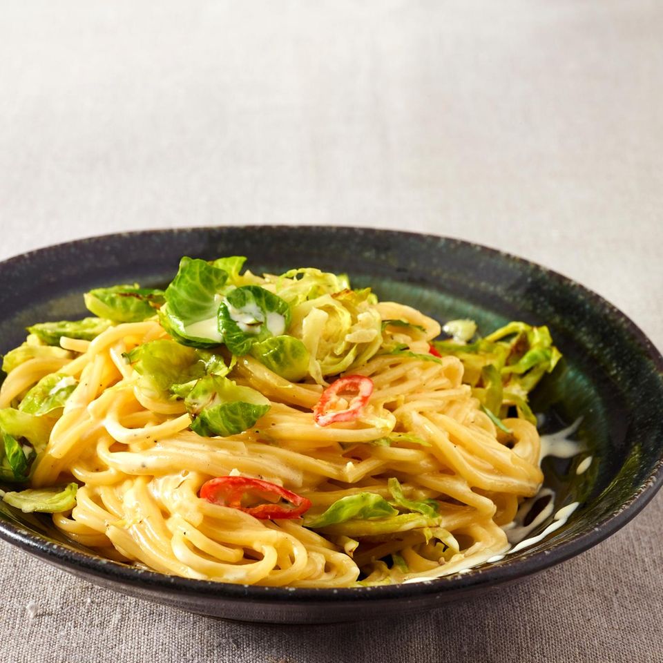Zitronen-Spaghetti mit Rosenkohl Rezept - [ESSEN UND TRINKEN]