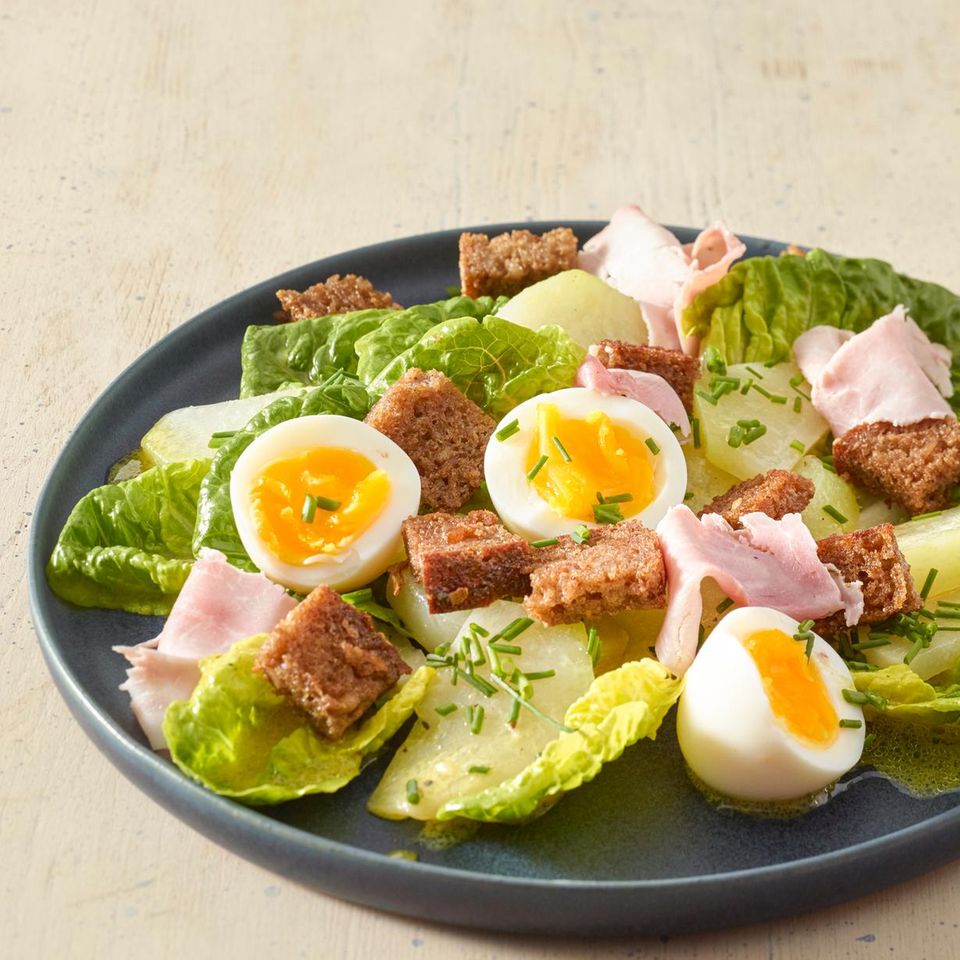 Salat mit Kohlrabi und Ei: Rezept - [ESSEN UND TRINKEN]