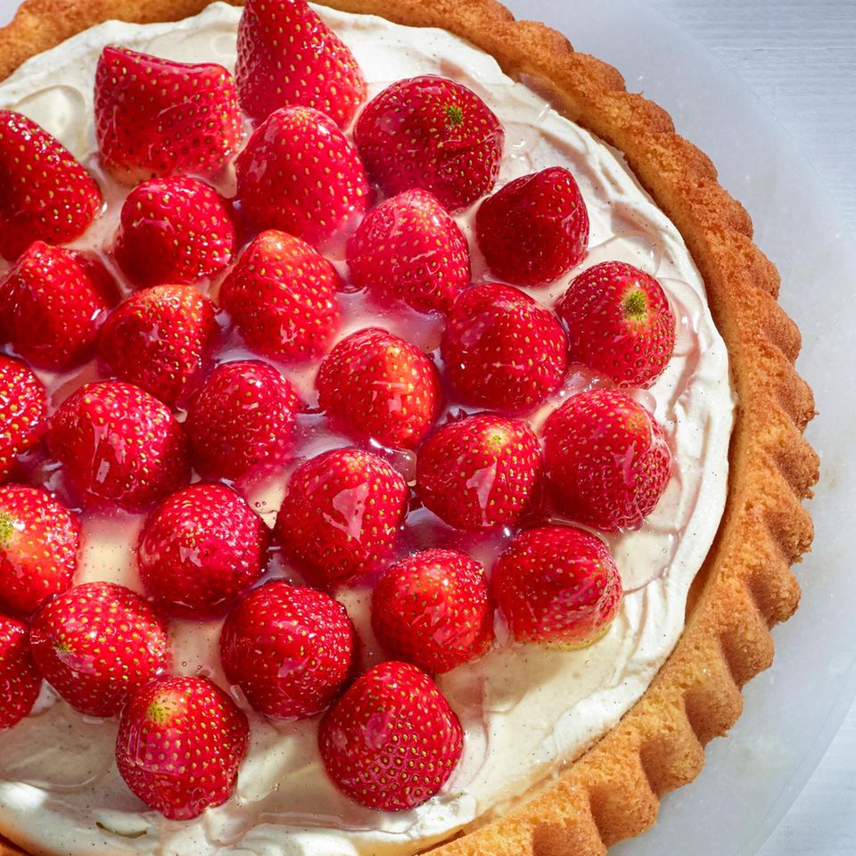 Erdbeer Holunder Torte Rezept ESSEN UND TRINKEN 