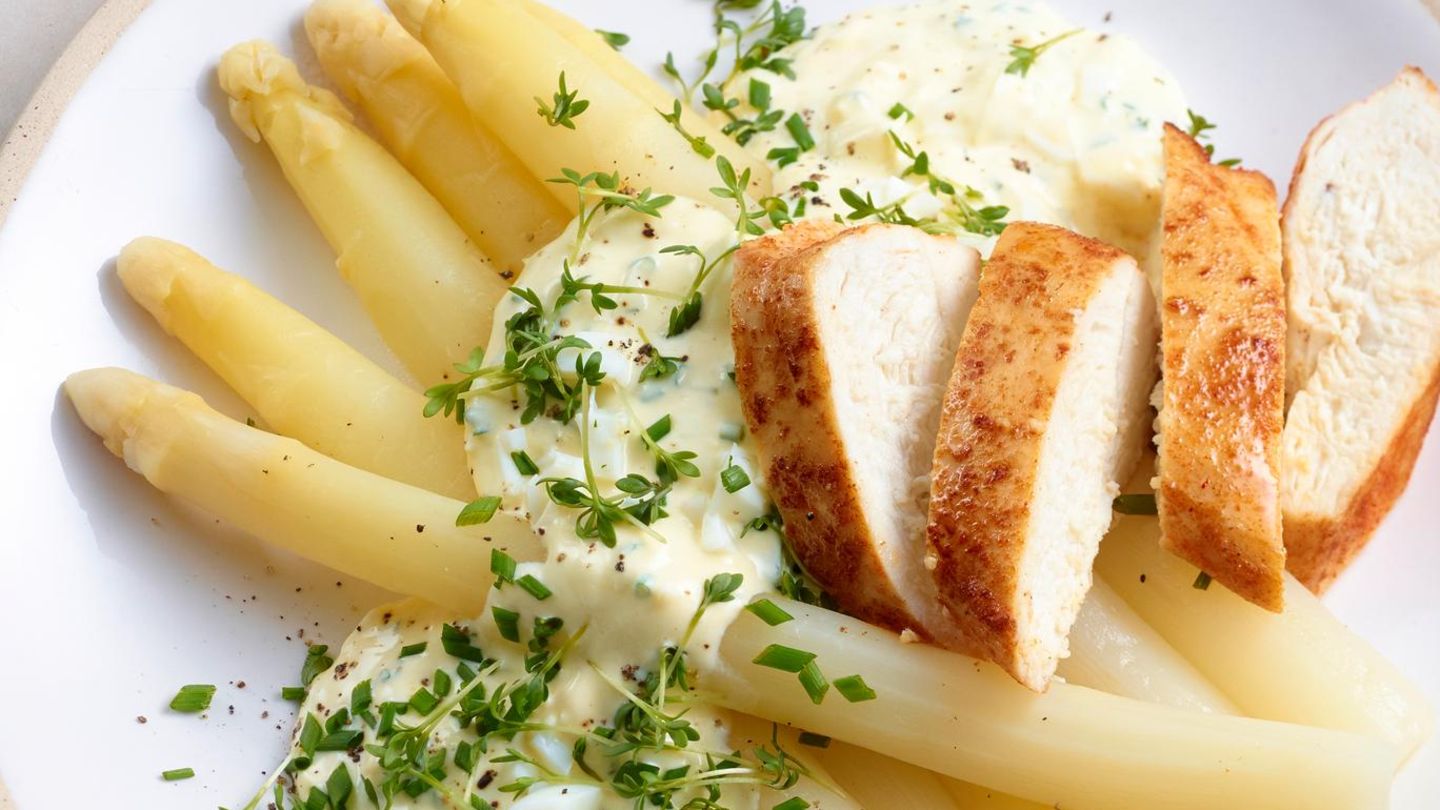 Spargel mit gebratener Hähnchenbrust und Remoulade Rezept