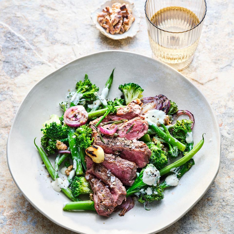 Brokkoli-Salat mit Rumpsteak Rezept - [ESSEN UND TRINKEN]