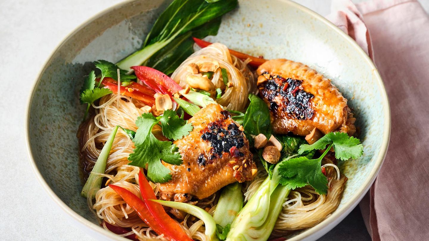 Asia-Chicken-Wings mit Glasnudelsalat Rezept