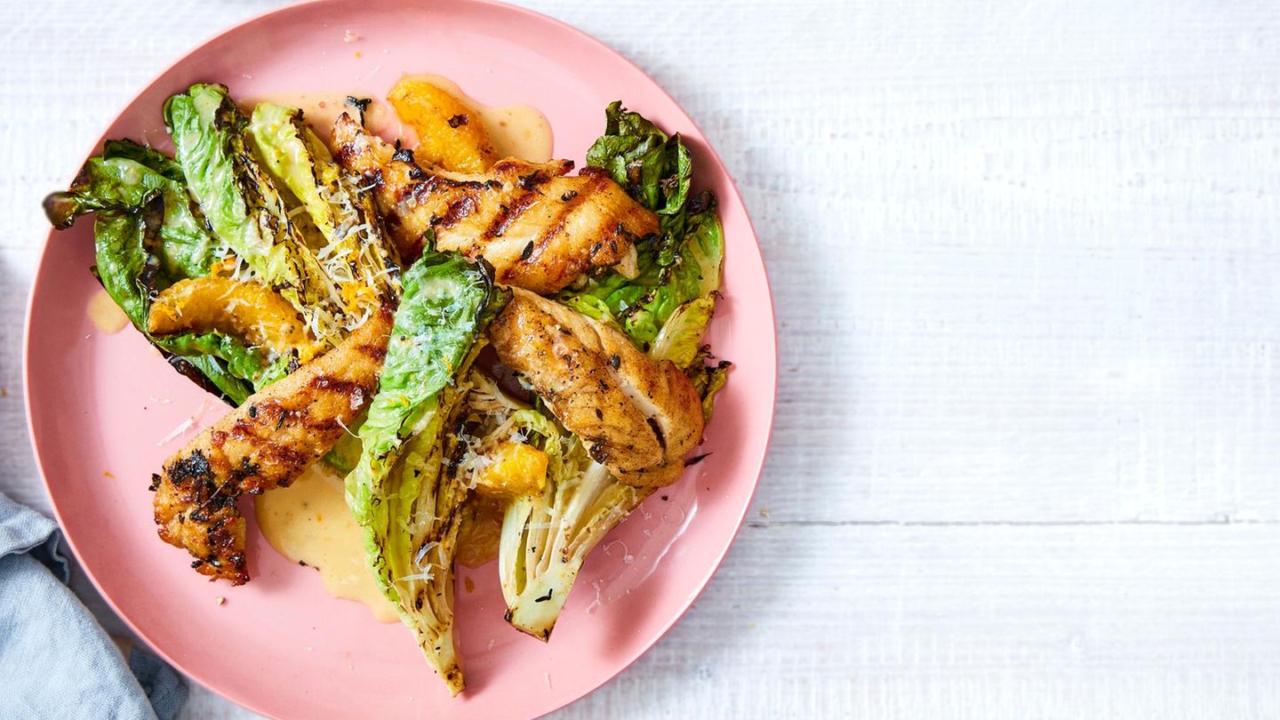 Gegrillter Römersalat mit Hähnchen